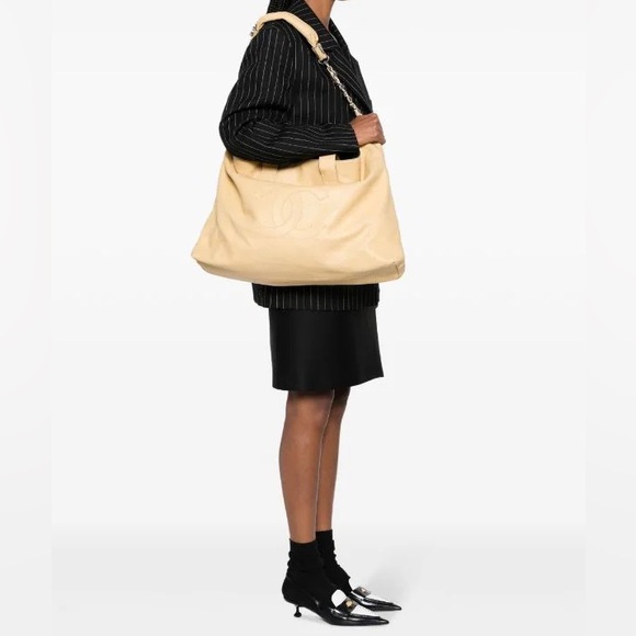 Authentic Chanel XL lambskin soft yellow Tote/Weekender bag - Picture 2 of 16